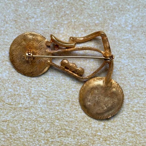 Reserved VINTAGE Brooch Bicycle Rhinestones Matte Gold Whimsical - Picture 4 of 6